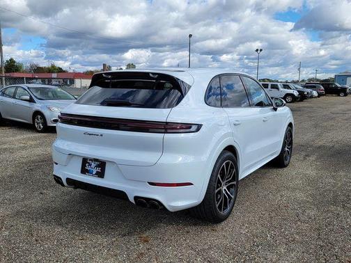 2024 Porsche Cayenne S