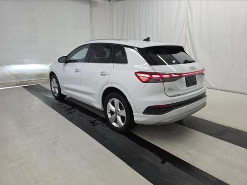 2022 Audi e-tron Premium Plus