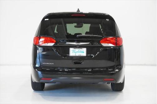 2025 Chrysler Voyager LX
