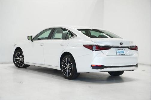 2022 Lexus ES 250 Base