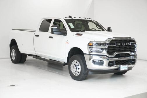 Bright White Clearcoat 2026 RAM 3500 Tradesman Crew Cab 4x4 8' Box