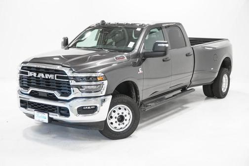 2025 RAM 3500 Tradesman Crew Cab 4x4 8' Box