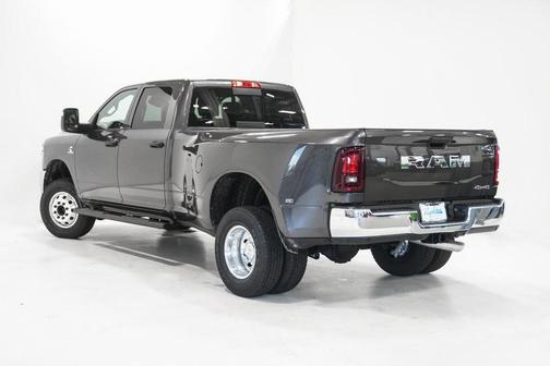 2025 RAM 3500 Tradesman Crew Cab 4x4 8' Box