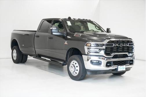 2025 RAM 3500 Tradesman Crew Cab 4x4 8' Box