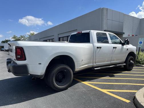 2025 RAM 3500 Tradesman Crew Cab 4x4 8' Box