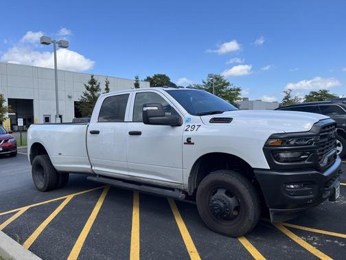 2025 RAM 3500 Tradesman Crew Cab 4x4 8' Box