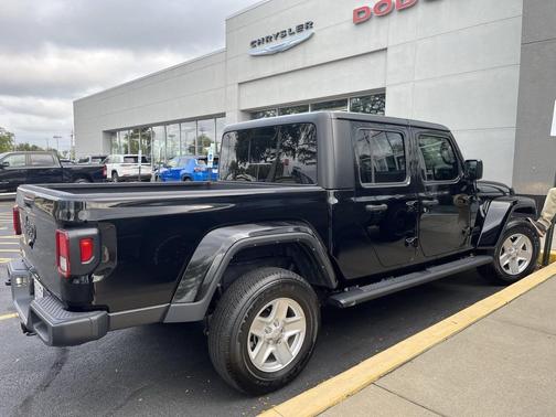 2022 Jeep Gladiator Sport S