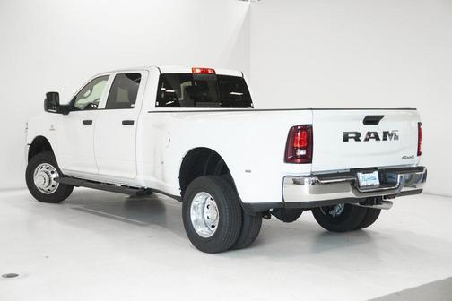 2025 RAM 3500 Tradesman Crew Cab 4x4 8' Box