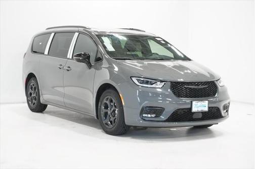 2025 Chrysler Pacifica Hybrid Premium S Appearance Pkg