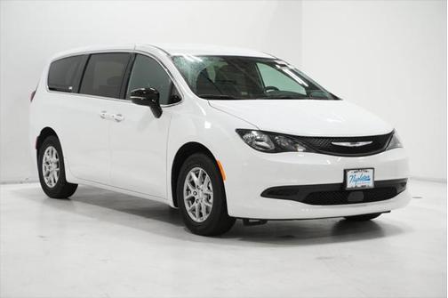 2025 Chrysler Voyager LX