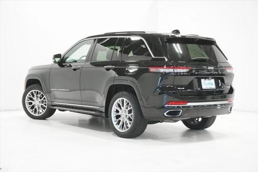 2022 Jeep Grand Cherokee Summit