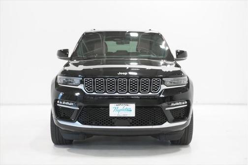 2022 Jeep Grand Cherokee Summit
