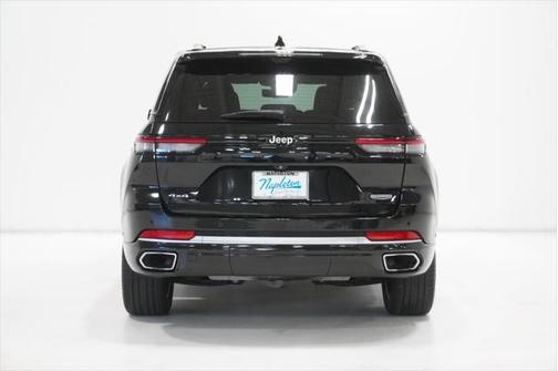 2022 Jeep Grand Cherokee Summit