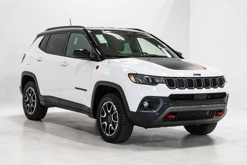 Bright White Clearcoat 2025 Jeep Compass Trailhawk