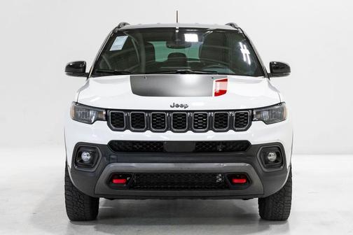 Bright White Clearcoat 2025 Jeep Compass Trailhawk