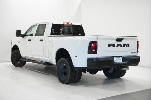 2025 RAM 3500 Tradesman Crew Cab 4x4 8' Box