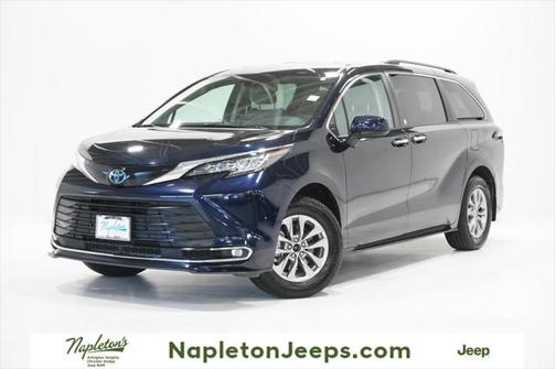 2022 Toyota Sienna XLE 8 Passenger