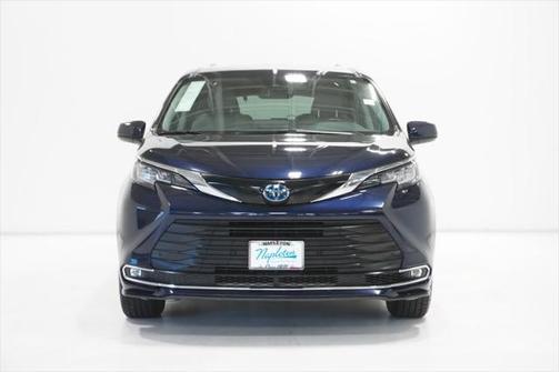 2022 Toyota Sienna XLE 8 Passenger