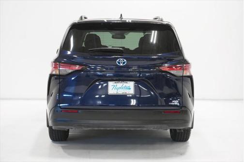 2022 Toyota Sienna XLE 8 Passenger