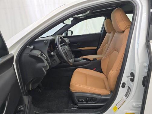 Eminent White Pearl 2024 Lexus UX 250h Base