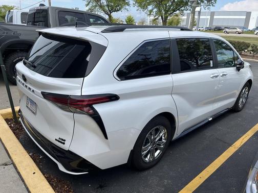 2023 Toyota Sienna XSE 7 Passenger