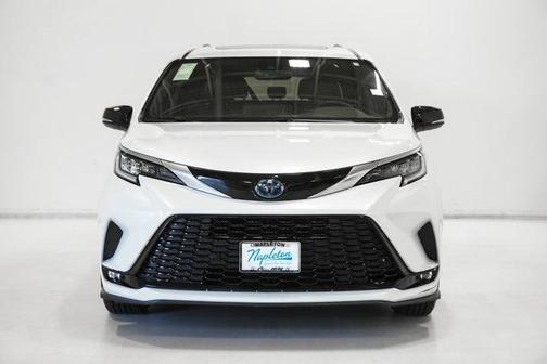 2023 Toyota Sienna XSE 7 Passenger