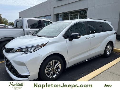2023 Toyota Sienna XSE 7 Passenger