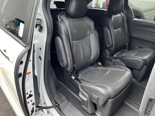 2023 Toyota Sienna XSE 7 Passenger