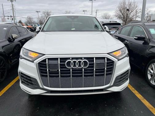 2022 Audi Q7 45 Premium Plus