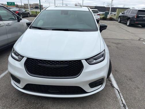 Bright White Clearcoat 2023 Chrysler Pacifica Hybrid Limited