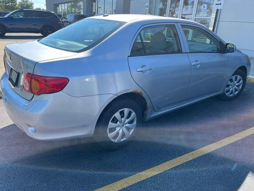 Classic Silver Metallic 2010 Toyota Corolla LE