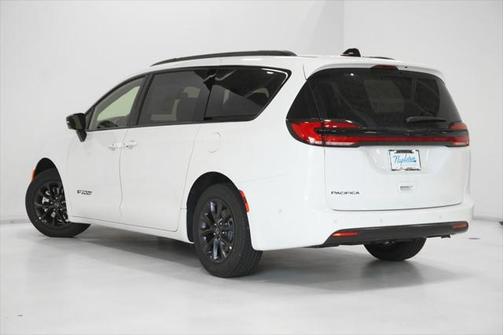 2025 Chrysler Pacifica L