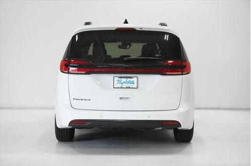 2025 Chrysler Pacifica L