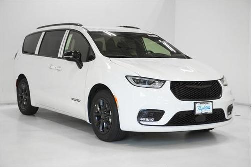 2025 Chrysler Pacifica L