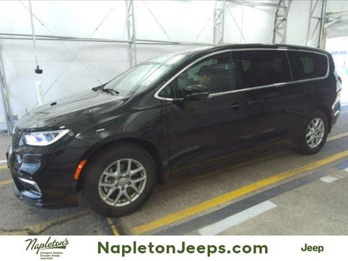 Diamond Black Crystal Pearlcoat 2025 Chrysler Pacifica L