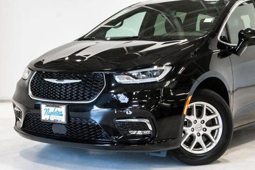 Diamond Black Crystal Pearlcoat 2025 Chrysler Pacifica L