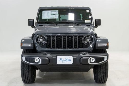 Anvil Clearcoat 2026 Jeep Gladiator Sahara 4x4