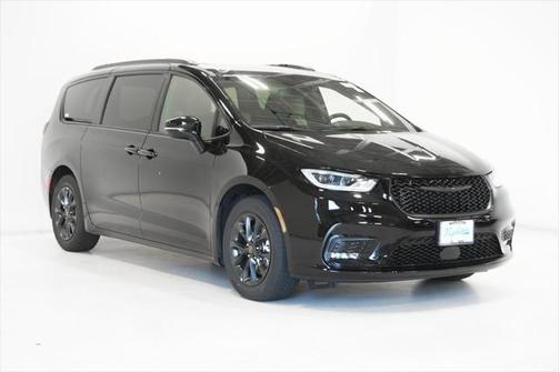 2025 Chrysler Pacifica L