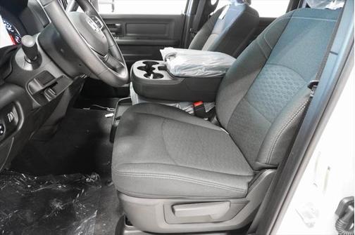 2025 RAM 3500 Tradesman Crew Cab 4x4 8' Box