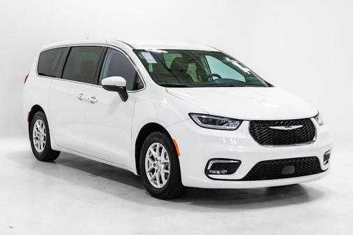 Bright White Clearcoat 2023 Chrysler Pacifica Touring L