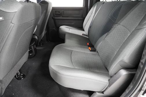 Bright White Clearcoat 2026 RAM 3500 Tradesman Crew Cab 4x4 8' Box