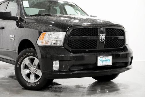Photo 5 of 26 of 2018 RAM 1500 Express