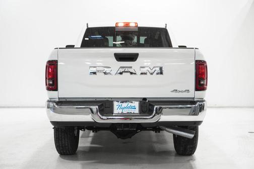2026 RAM 2500 Tradesman Crew Cab 4x4 6'4' Box