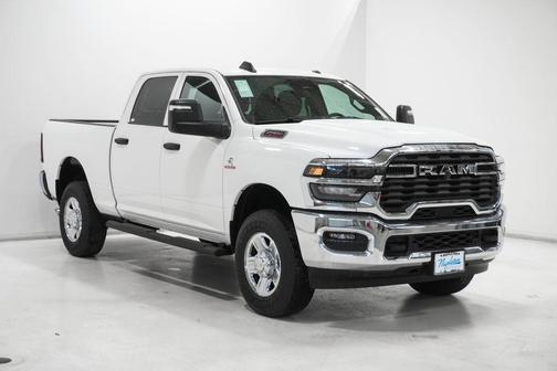 2026 RAM 2500 Tradesman Crew Cab 4x4 6'4' Box