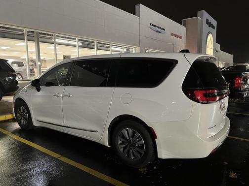 2023 Chrysler Pacifica Hybrid Limited