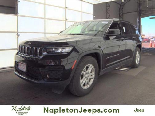 Diamond Black Crystal Pearlcoat 2024 Jeep Grand Cherokee Laredo