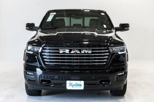 Diamond Black Crystal Pearlcoat 2026 RAM 1500 Laramie