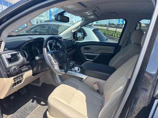 2017 Nissan Titan SV