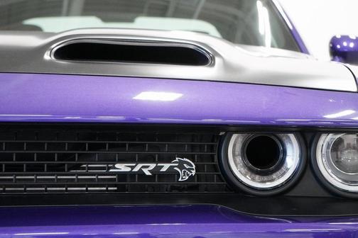 Photo 4 of 39 of 2019 Dodge Challenger SRT Hellcat