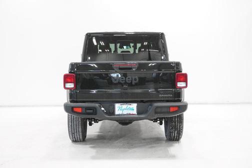 2026 Jeep Gladiator Sahara 4x4